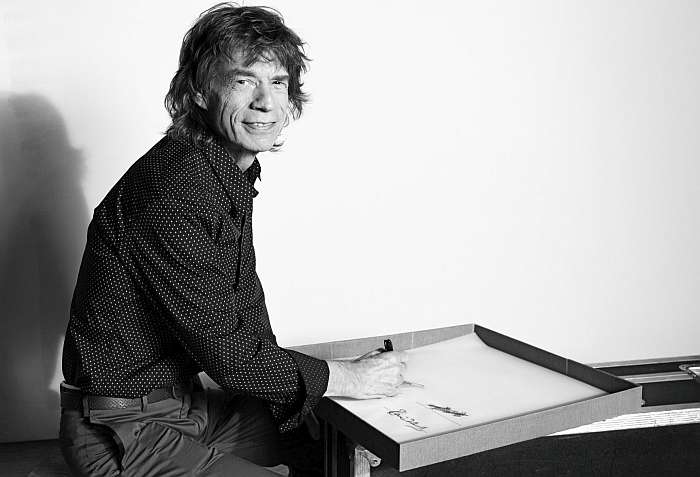 07 Mick Jagger podepisuje knihu o RS